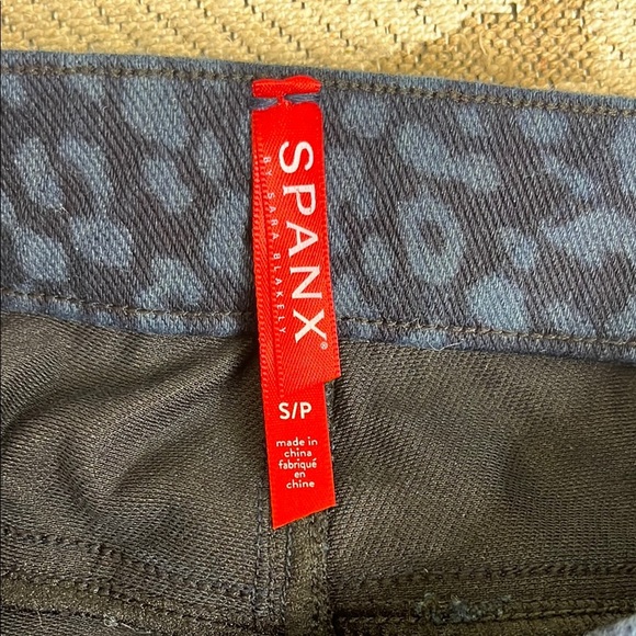 ✨SPANX-JEAN-ISH Pull On Denim Ankle Leggings Jeggings Blue Leopard size SMALL - Picture 5 of 16